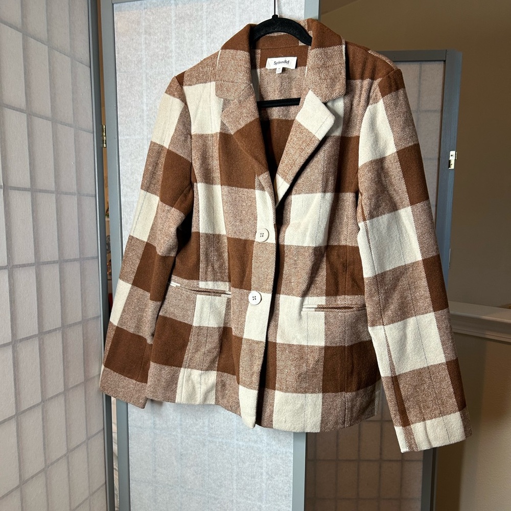 Splendid white and brown checked coat